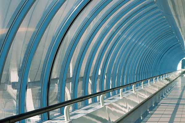 Curved glass – Fluid design and customized technical solutions